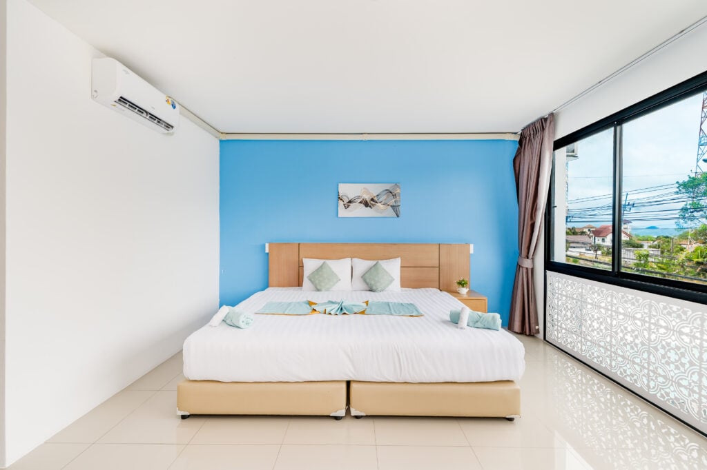 Superior Partial Sea View